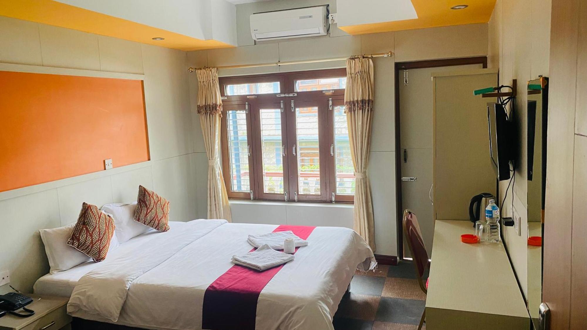 Hotel River Park Pokhara Exterior photo