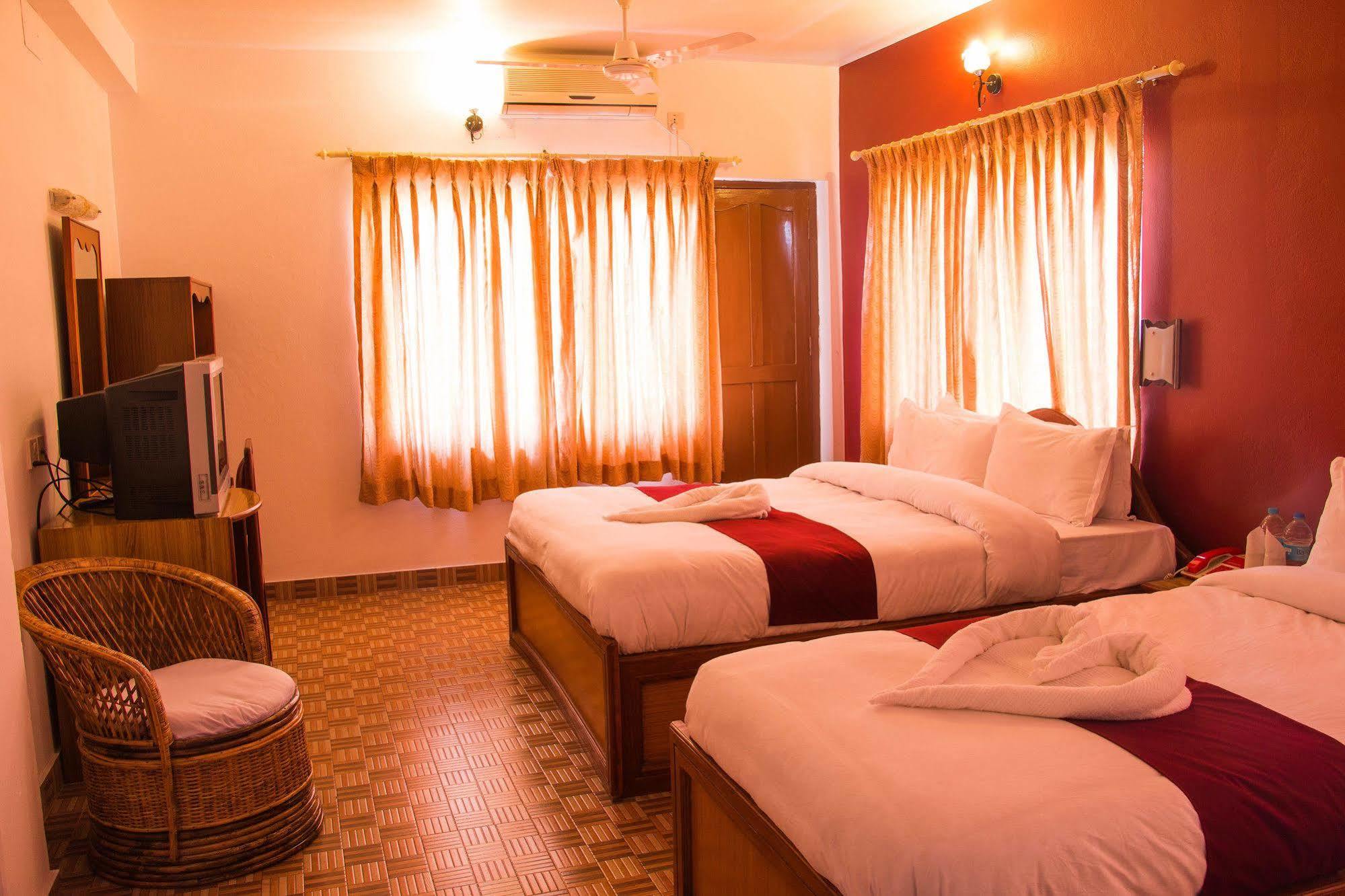 Hotel River Park Pokhara Exterior photo