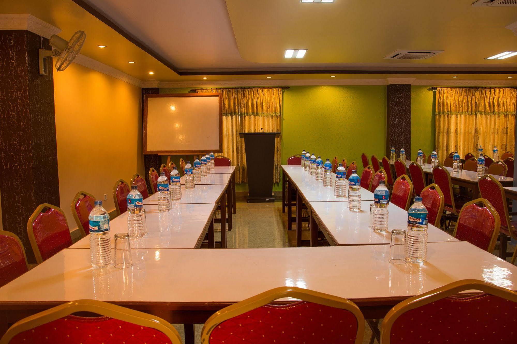 Hotel River Park Pokhara Exterior photo